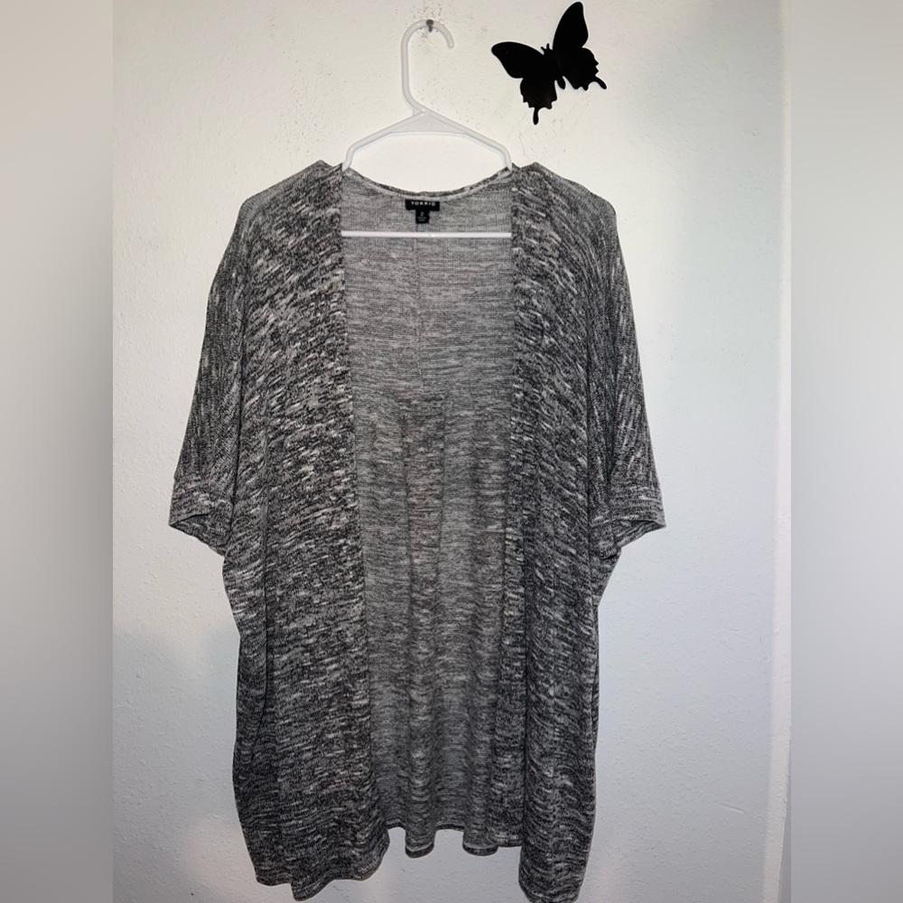 •Torrid short sleeve cardigan- small hole on upper right side of the back